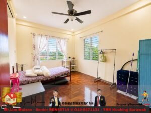 Bright bedroom with a single bed on the left, purple-patterned sheets, two windows with sheer floral curtains, ceiling fan, and a clothing rack on the right, plus a bottom advertising banner across the image.